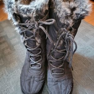 Women's Columbia Mid Minx III Boots 10.5